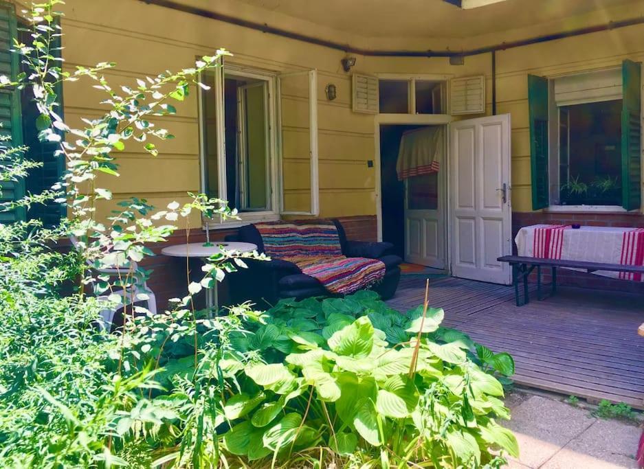 Vintage Studio Apartment, Garden And Free Parking Budapest Luaran gambar