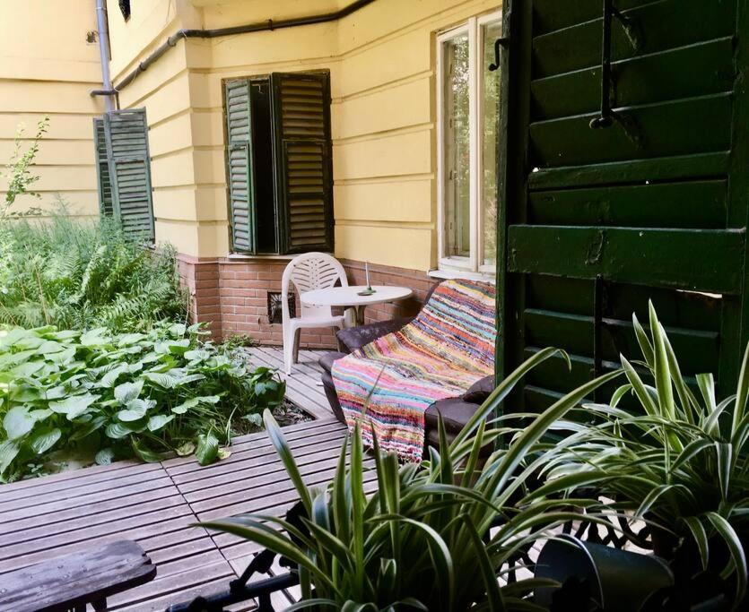 Vintage Studio Apartment, Garden And Free Parking Budapest Luaran gambar